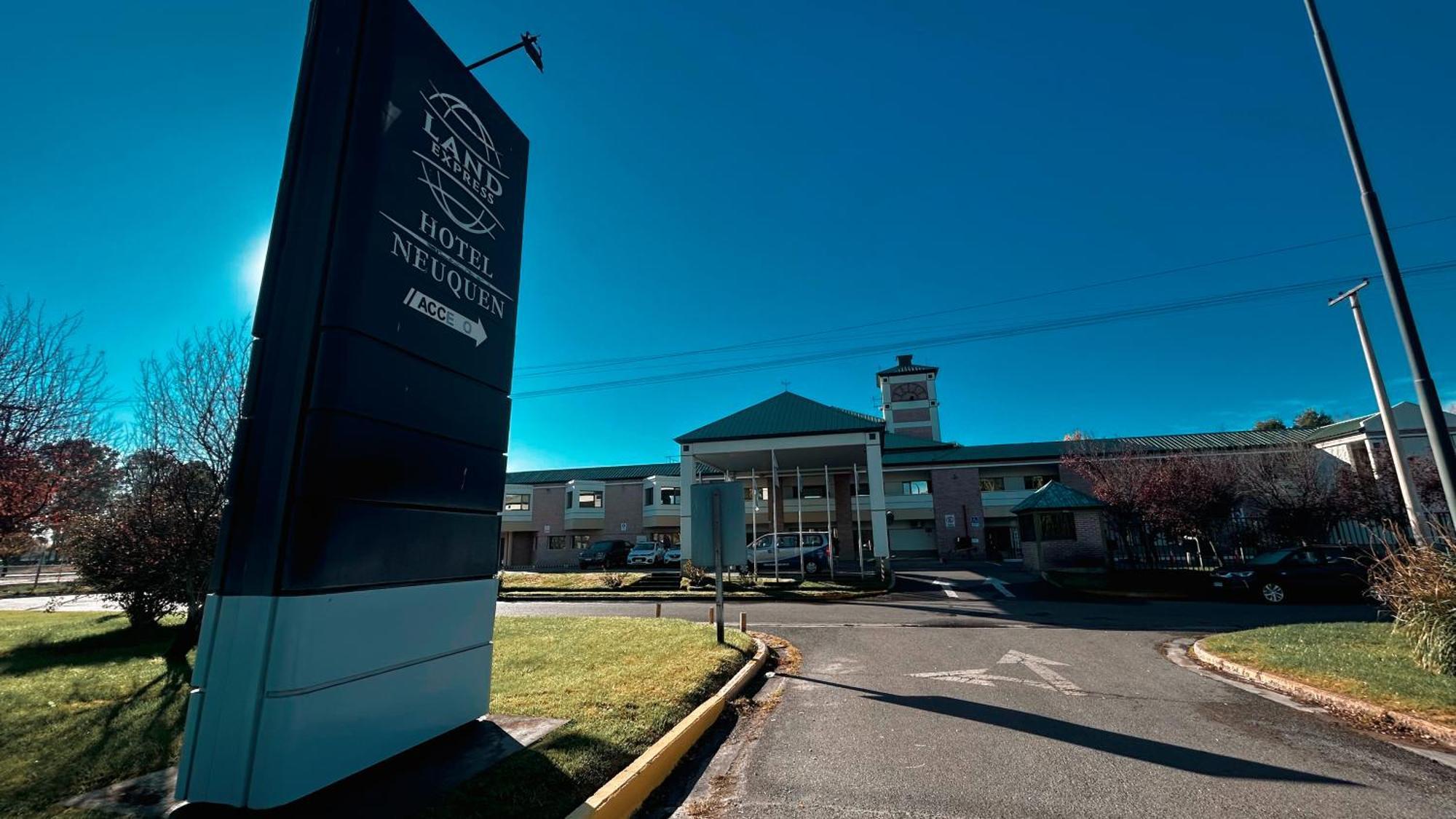 Land Express Neuquen Hotel Kültér fotó
