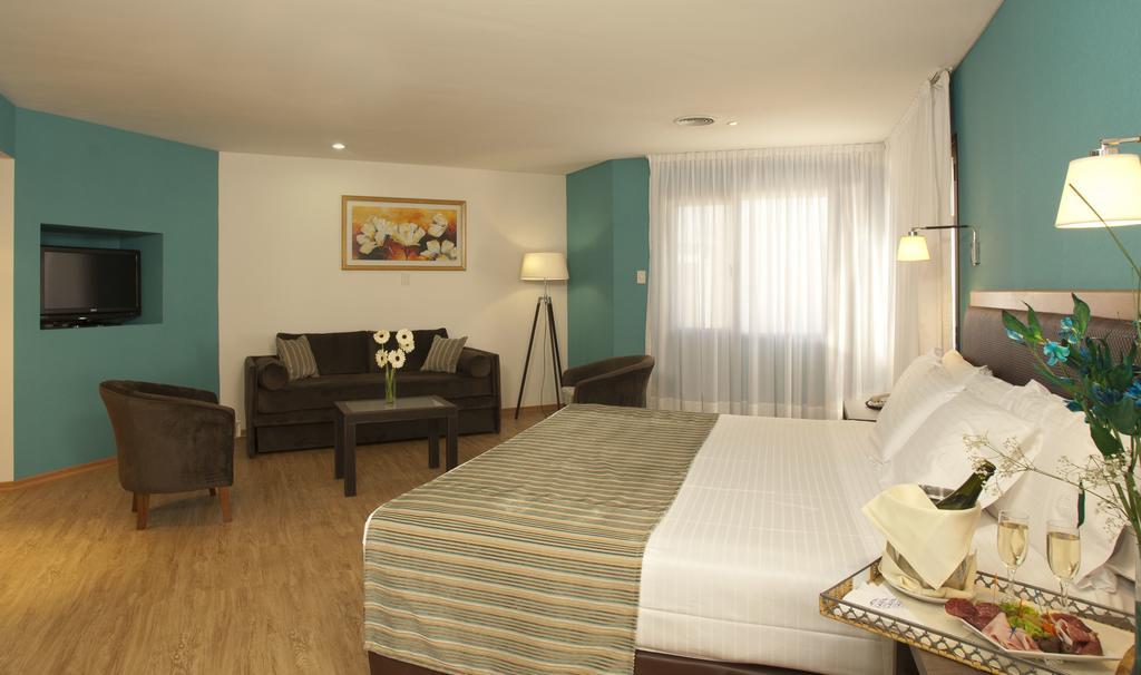 Land Express Neuquen Hotel Kültér fotó